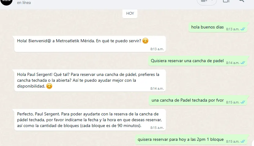 Conversación del agente de WhatsApp reservando una cancha